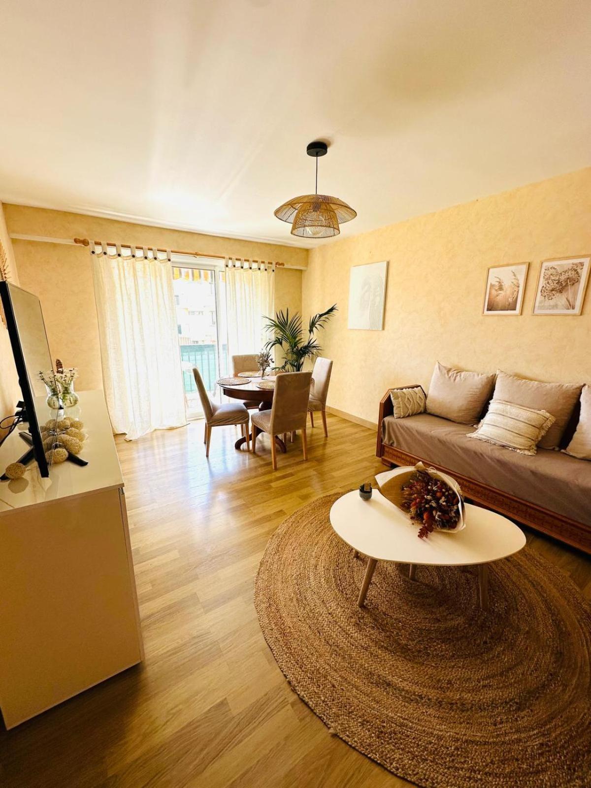 Spacieux 2 Chambres 65M2 Climatise Au Village Medieval Entre Nice Et Antibes Villeneuve-Loubet Exterior foto